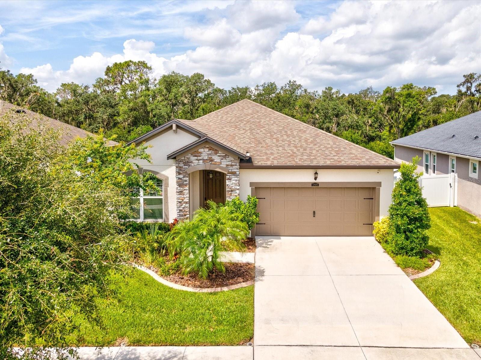 Listing photo id 33 for 12925 Satin Lily Drive