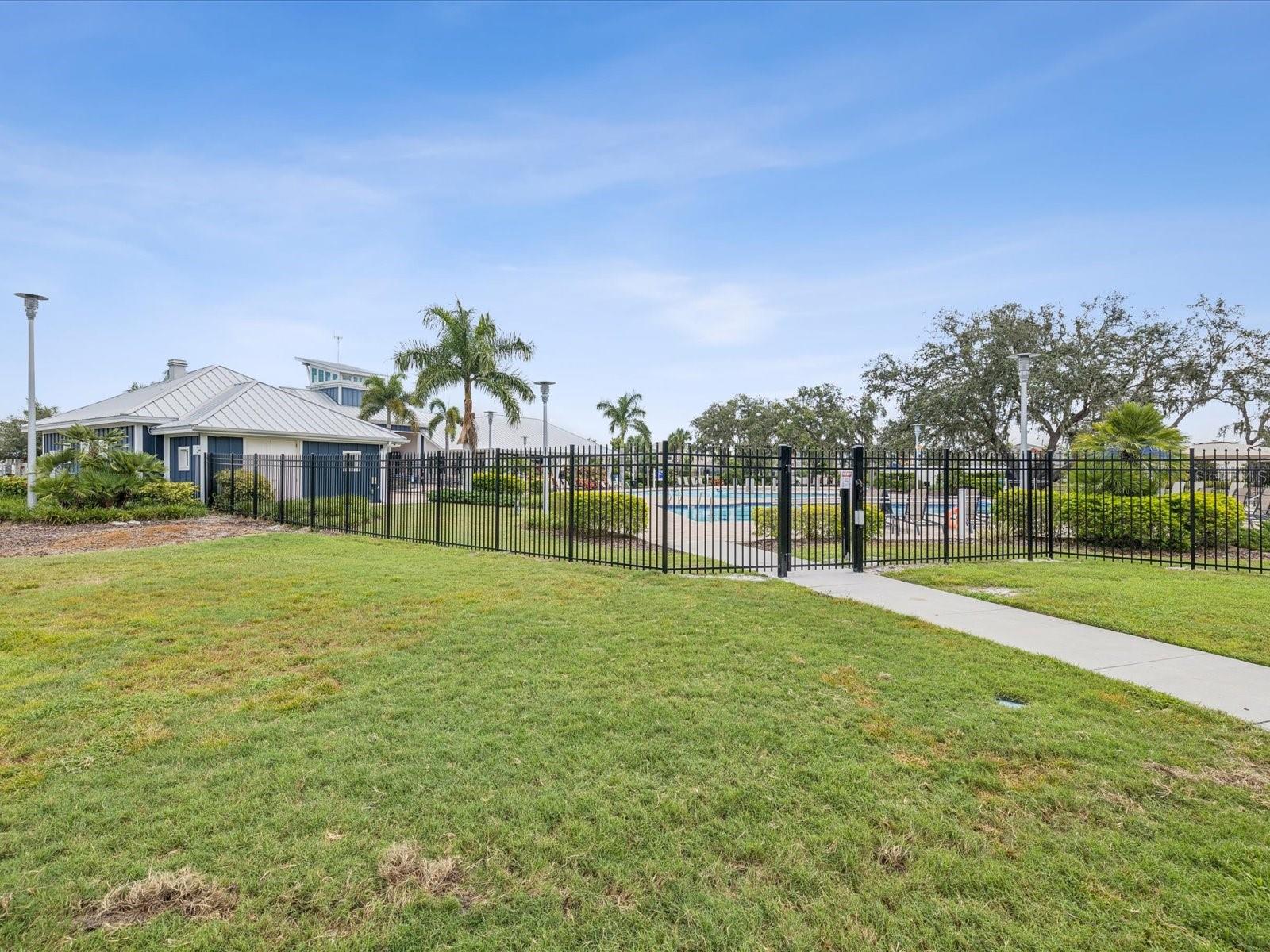 Listing photo id 44 for 12925 Satin Lily Drive