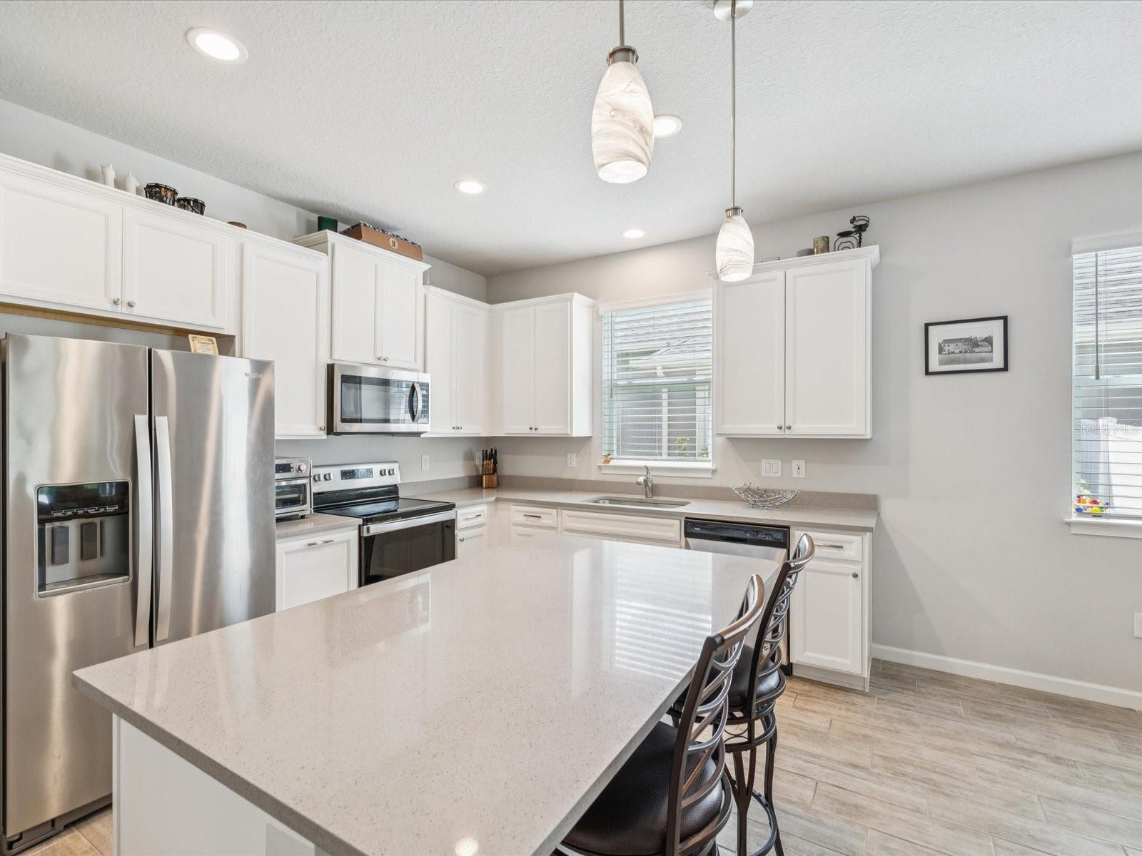 Listing photo id 3 for 12925 Satin Lily Drive