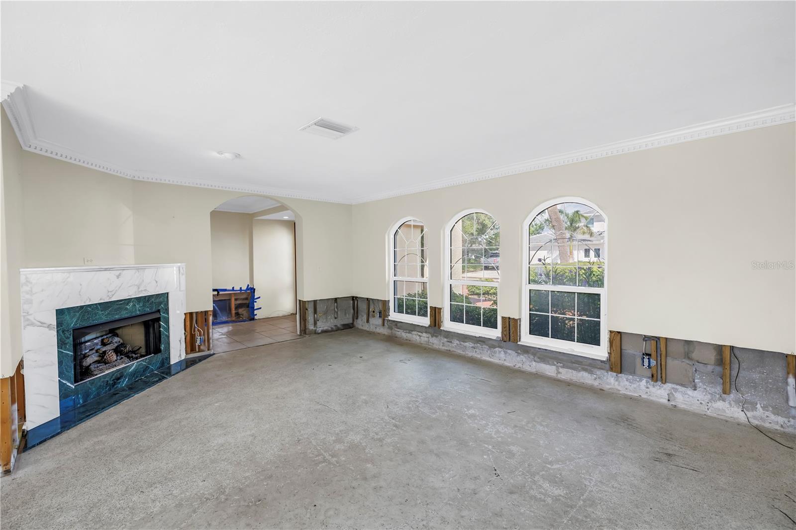 Image 14 of 71 For 2050 Kansas Avenue Ne