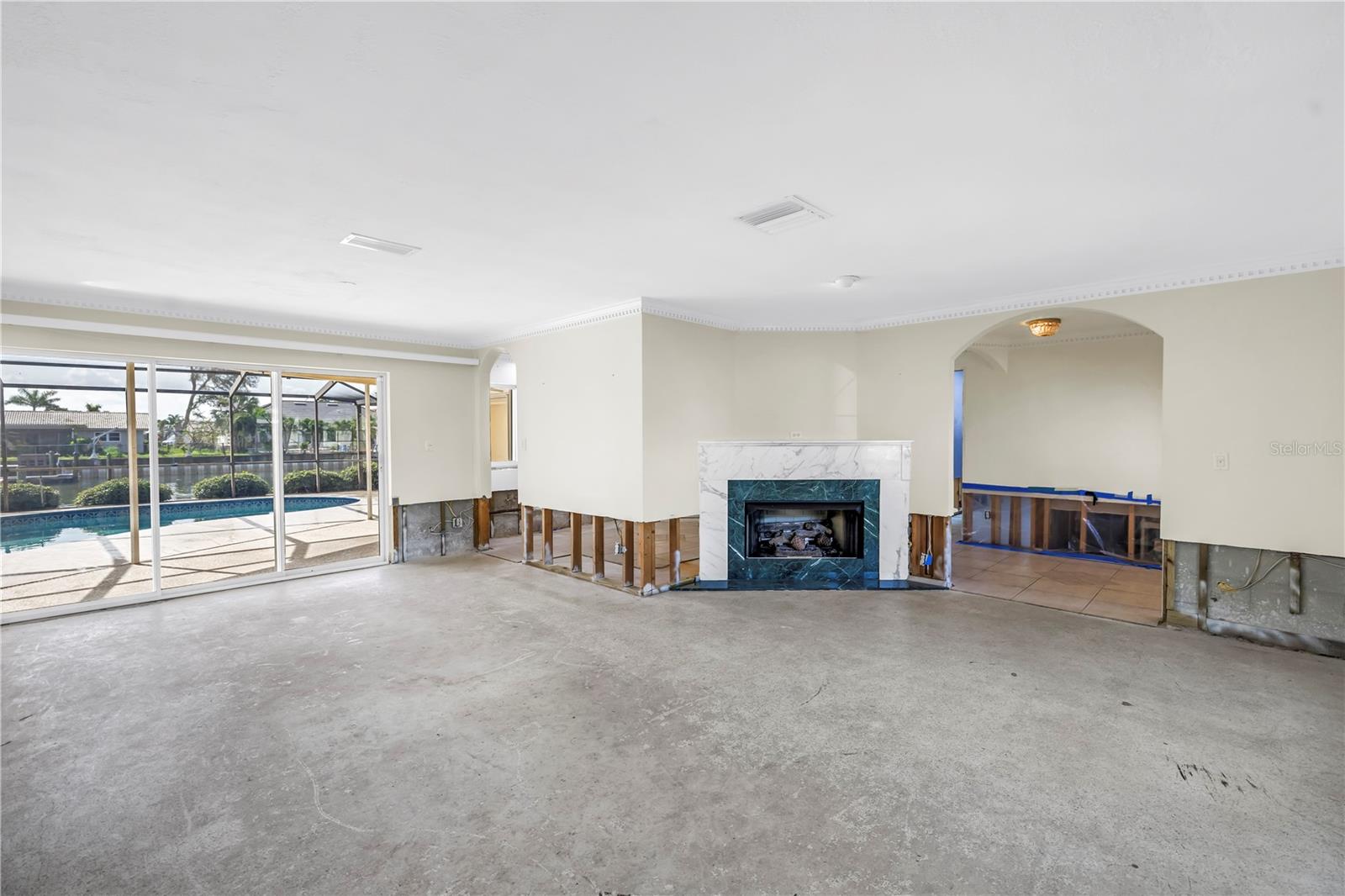 Image 16 of 71 For 2050 Kansas Avenue Ne
