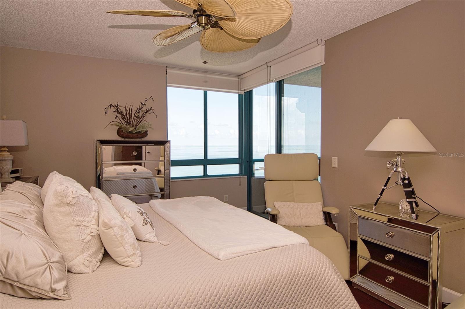 Image 28 of 91 For 1540 Gulf Boulevard 2102