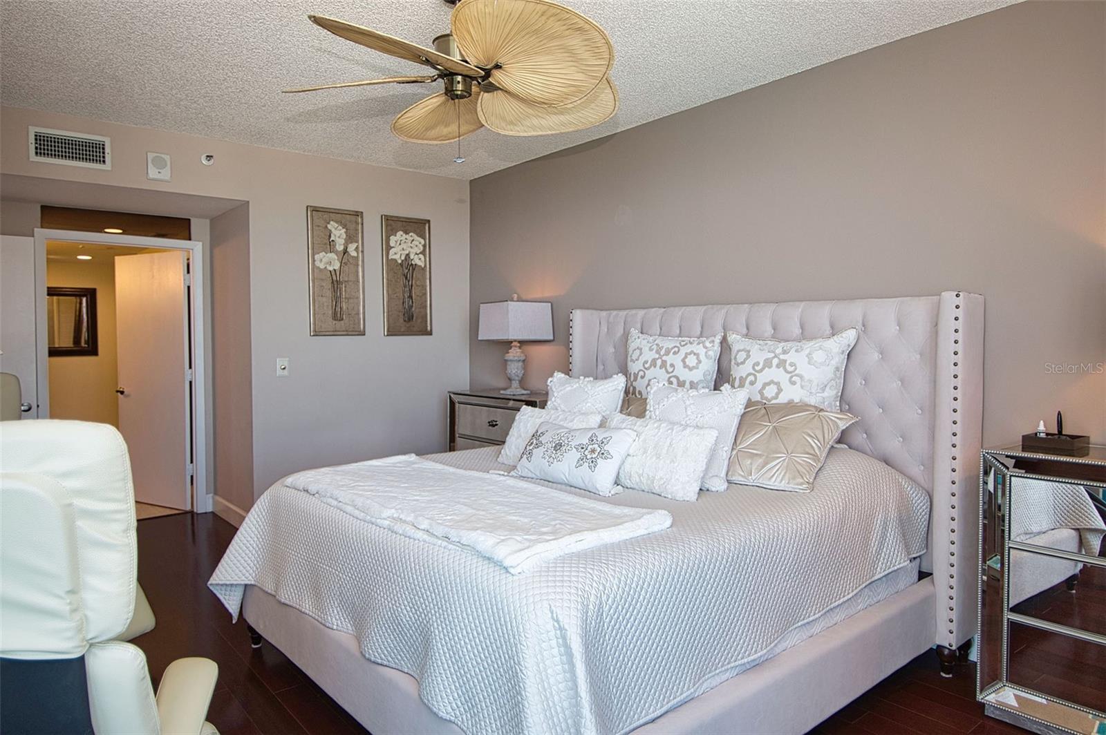 Image 29 of 91 For 1540 Gulf Boulevard 2102