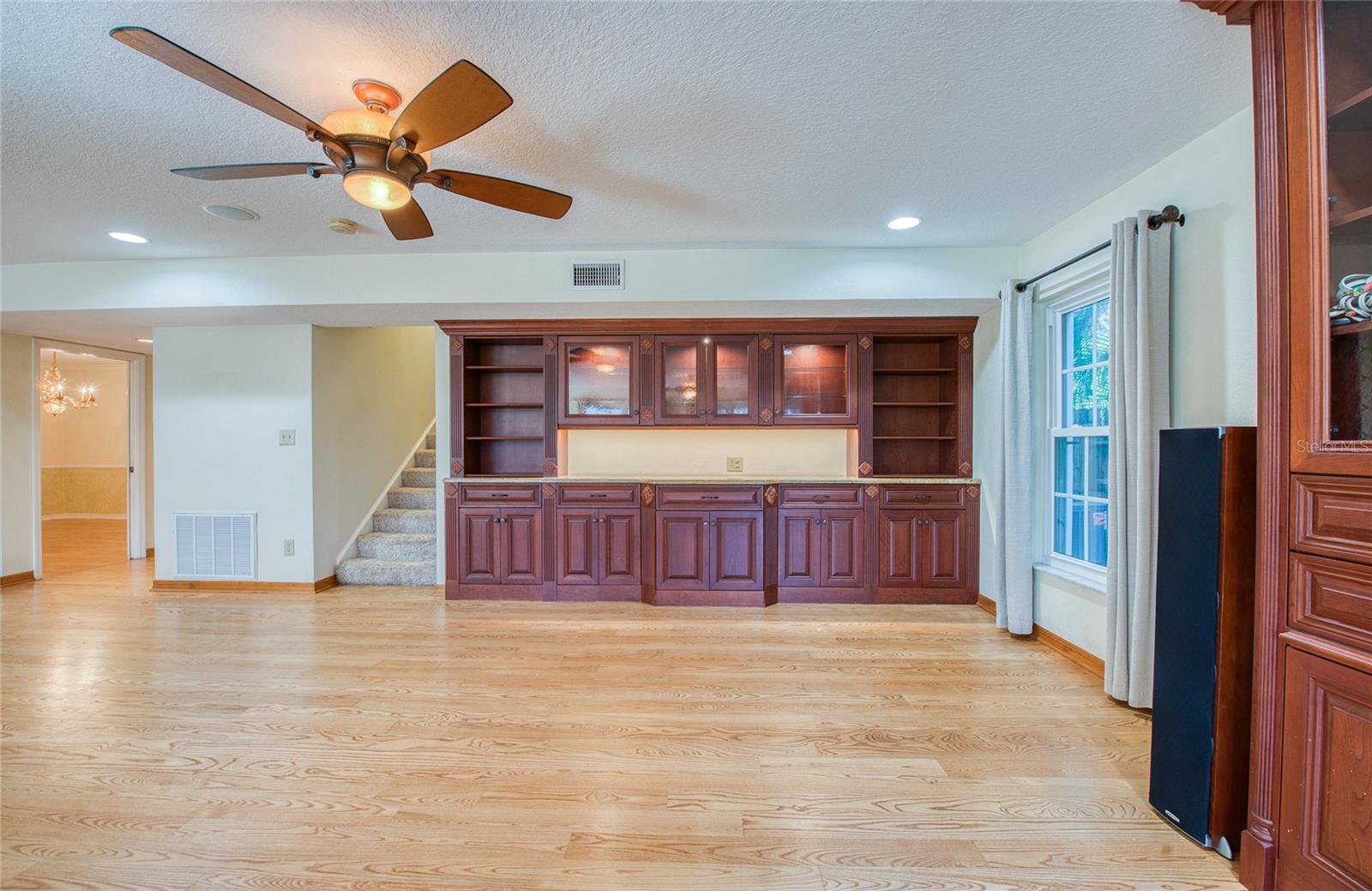 Listing photo id 12 for 2851 Weathersfield Court