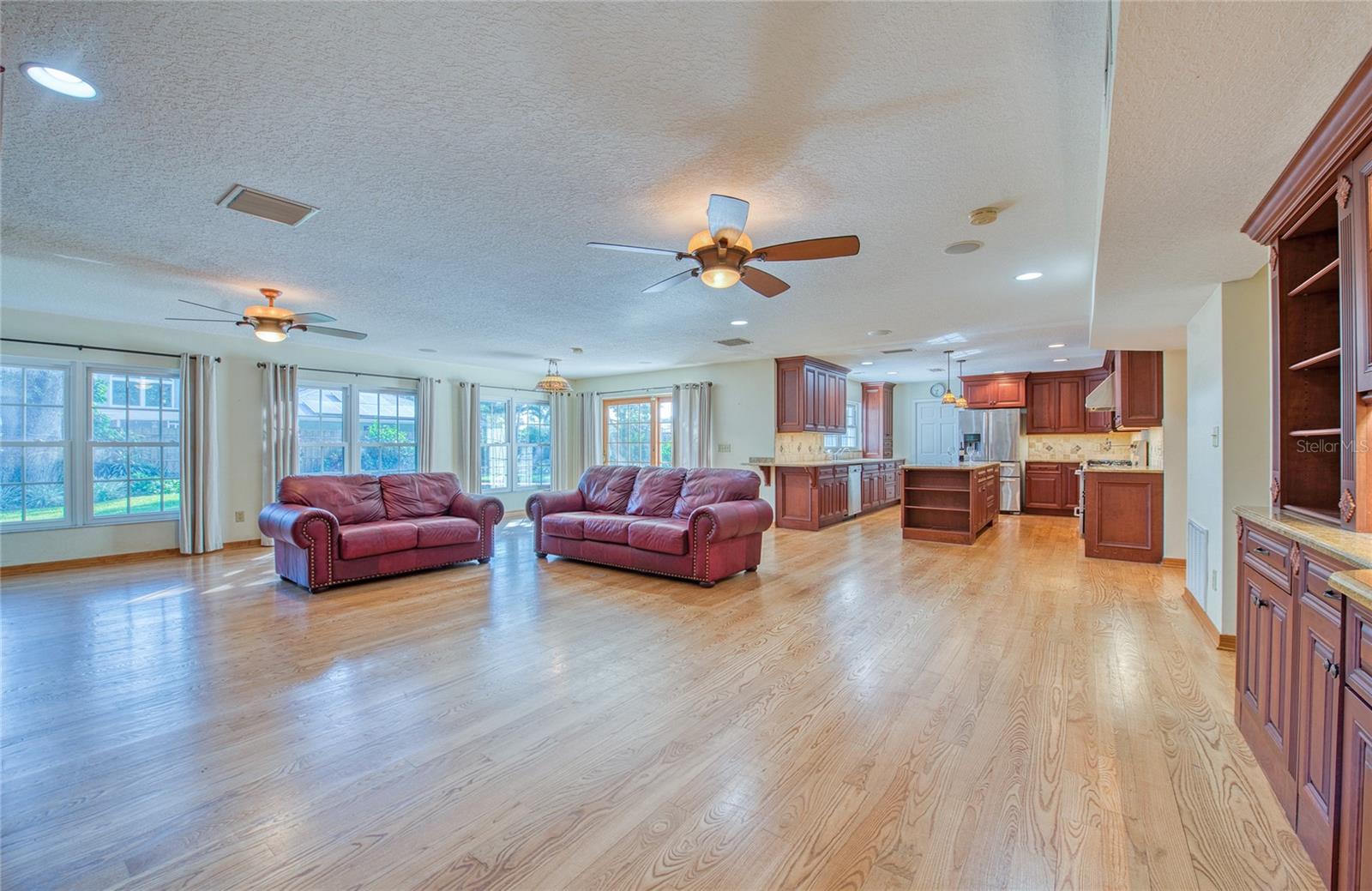 Listing photo id 13 for 2851 Weathersfield Court