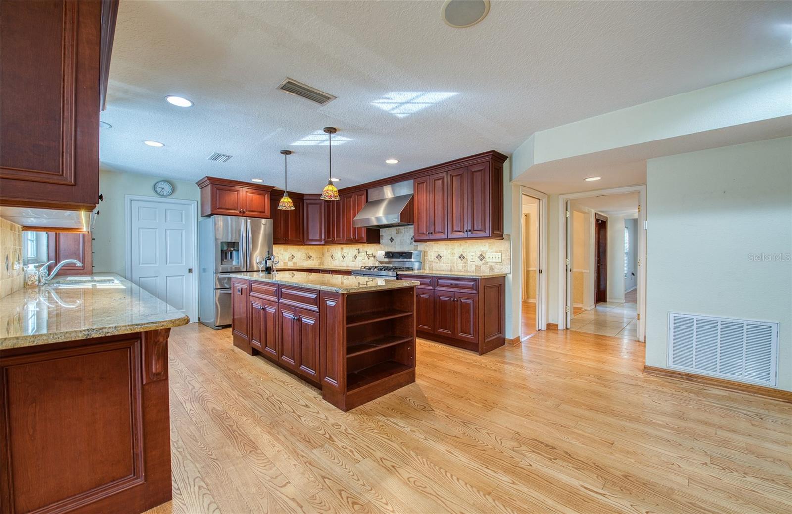 Listing photo id 16 for 2851 Weathersfield Court
