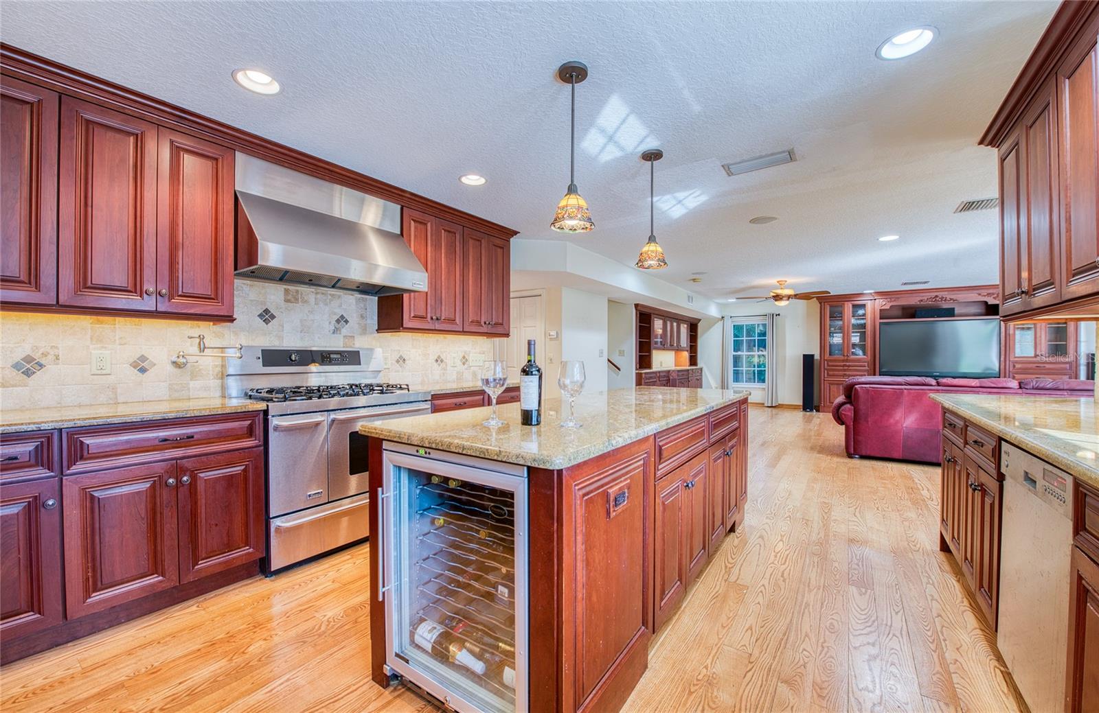 Listing photo id 17 for 2851 Weathersfield Court