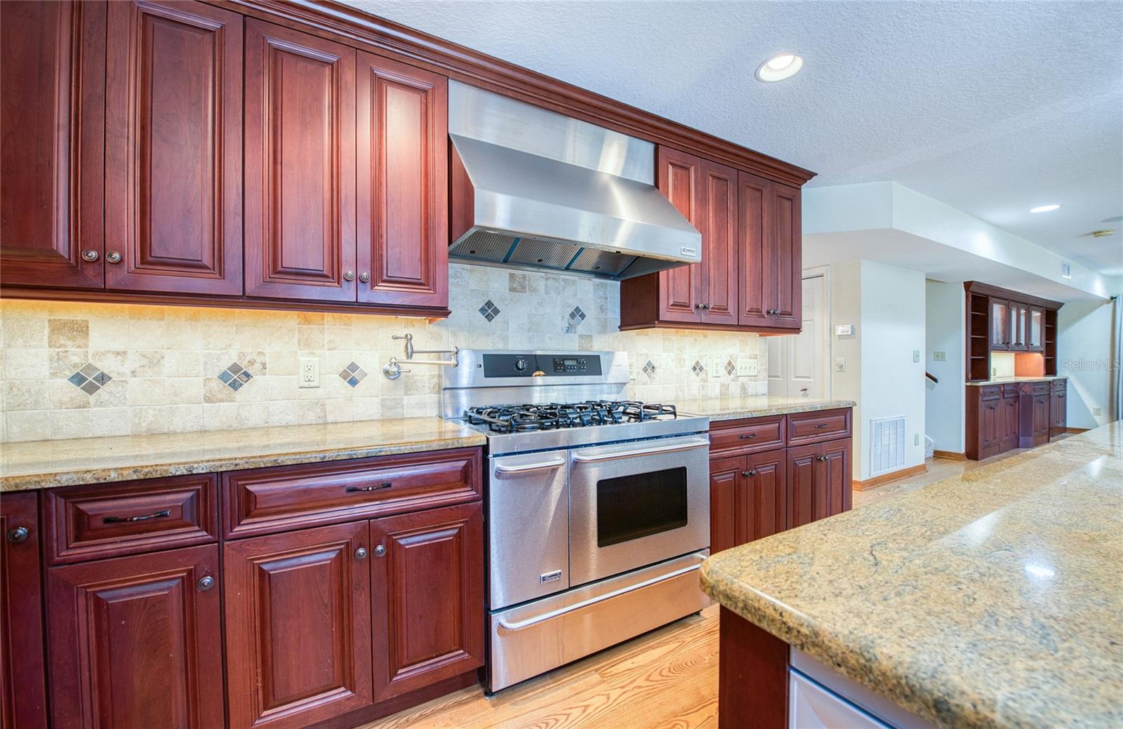 Listing photo id 19 for 2851 Weathersfield Court