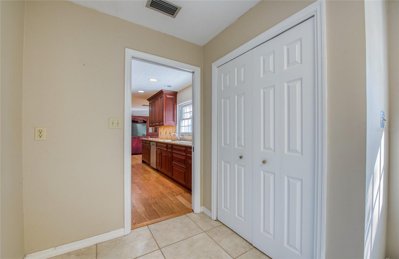 Listing photo id 25 for 2851 Weathersfield Court