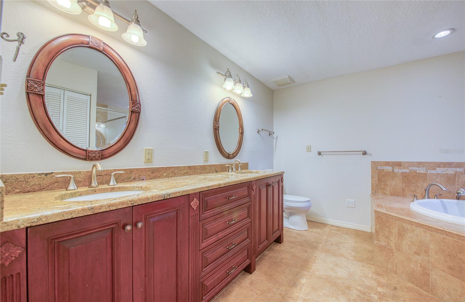 Listing photo id 33 for 2851 Weathersfield Court