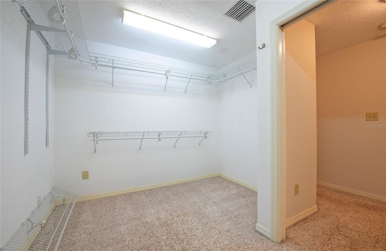 Listing photo id 36 for 2851 Weathersfield Court