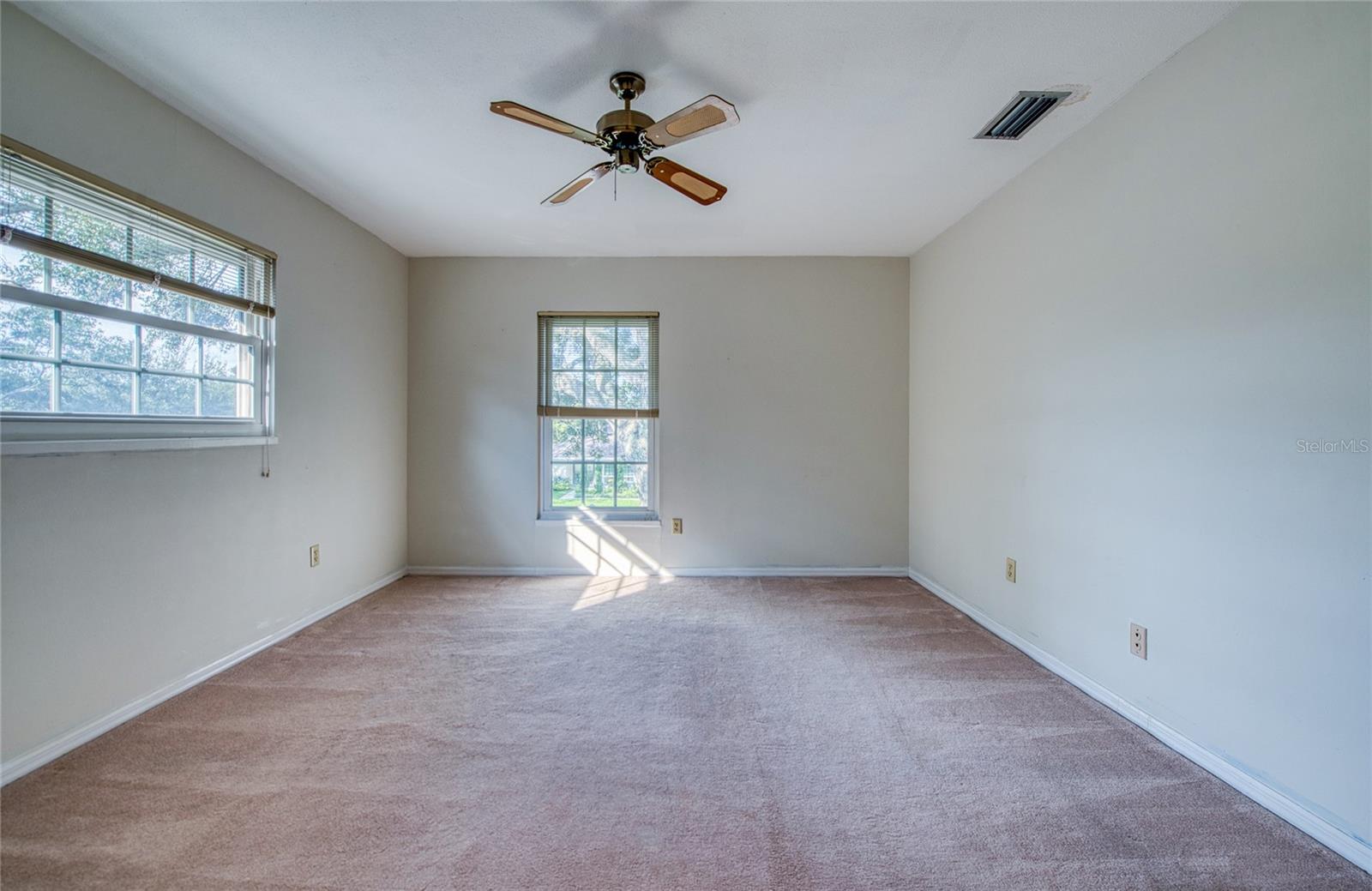 Listing photo id 43 for 2851 Weathersfield Court