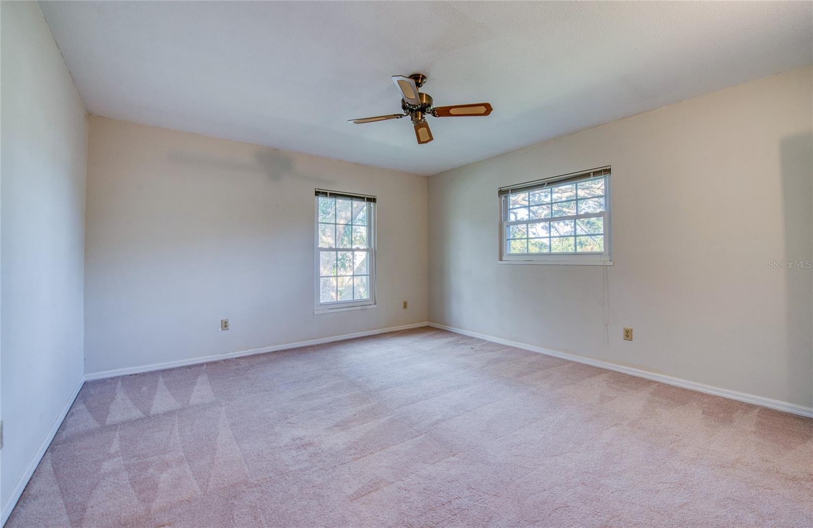 Listing photo id 46 for 2851 Weathersfield Court