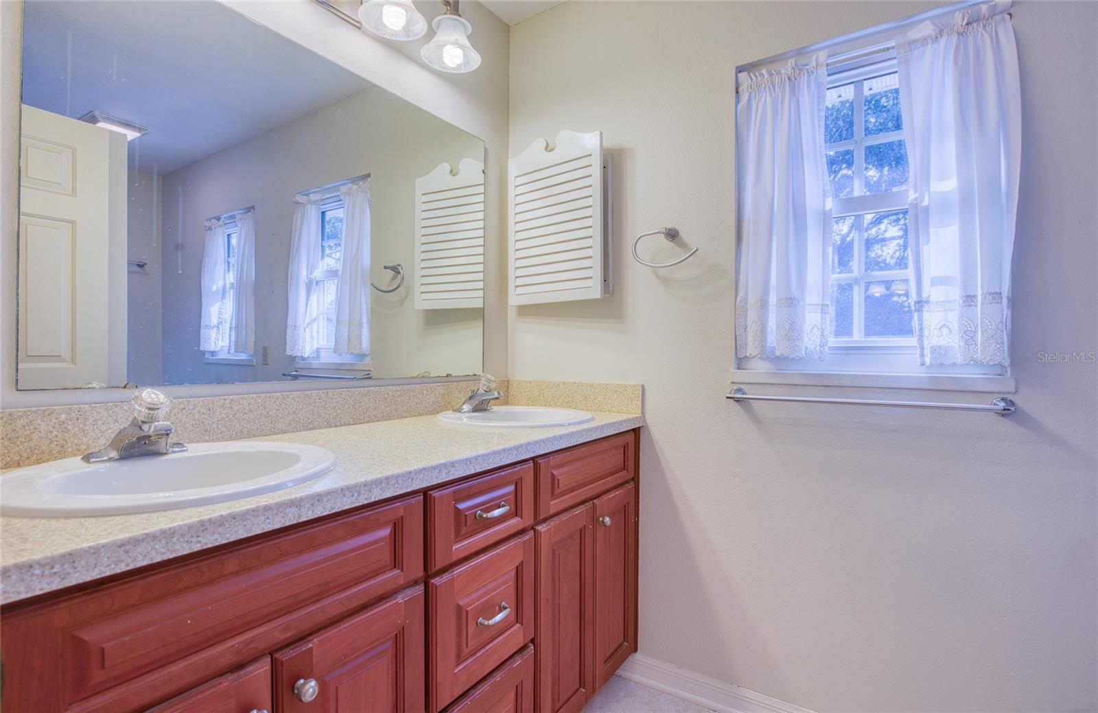 Listing photo id 48 for 2851 Weathersfield Court