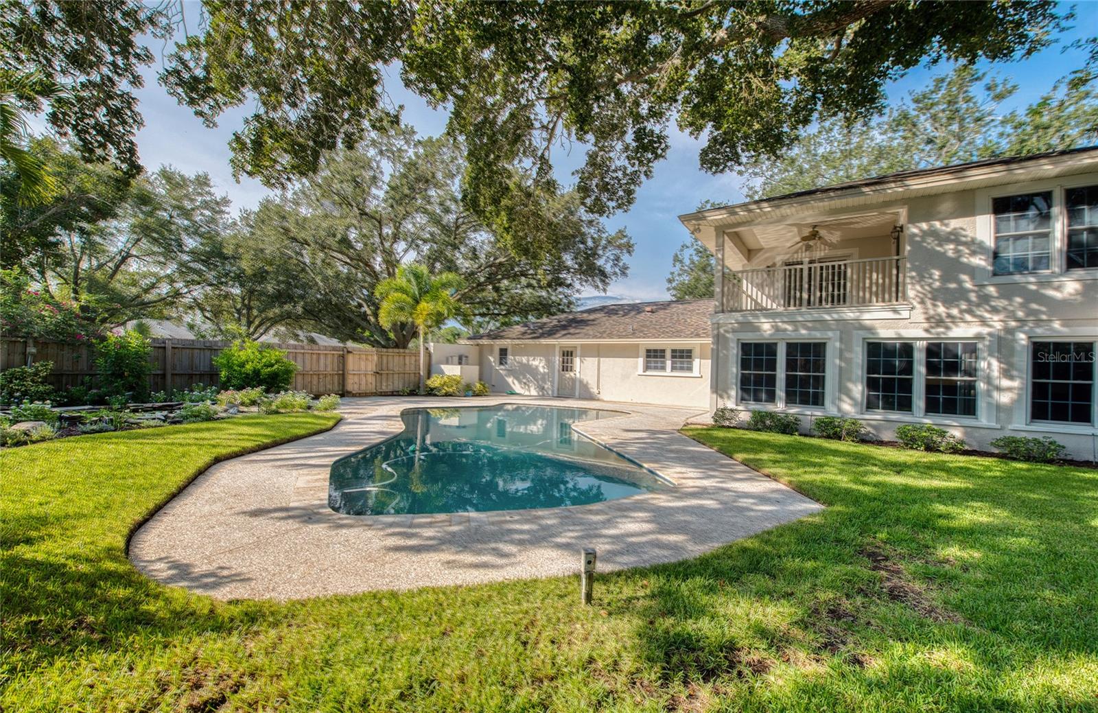 Listing photo id 61 for 2851 Weathersfield Court