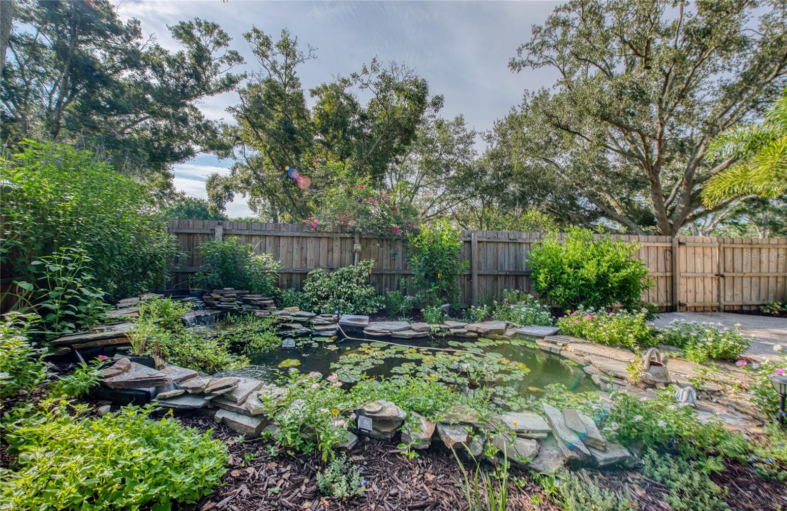 Listing photo id 64 for 2851 Weathersfield Court