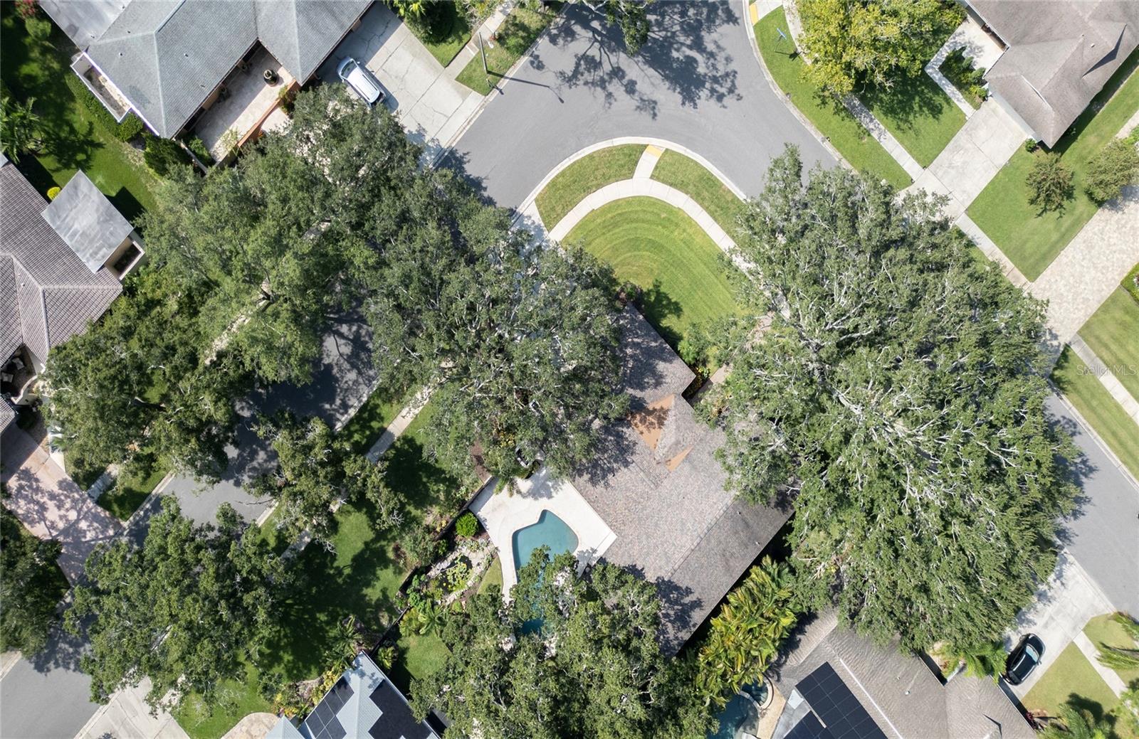 Listing photo id 74 for 2851 Weathersfield Court