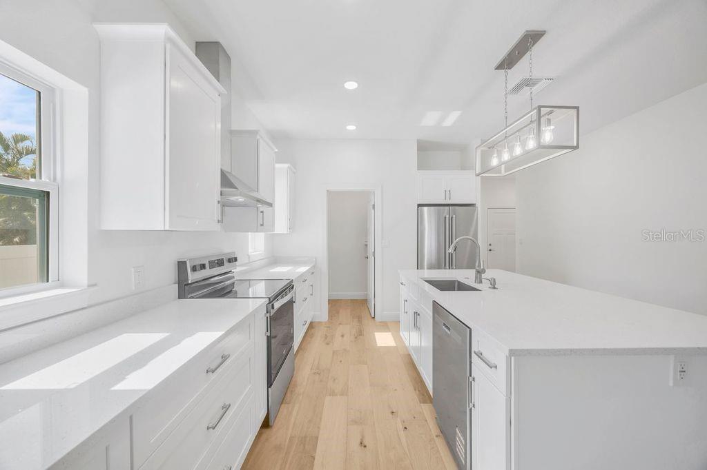 Image 5 of 57 For 1014 14th Avenue Nw