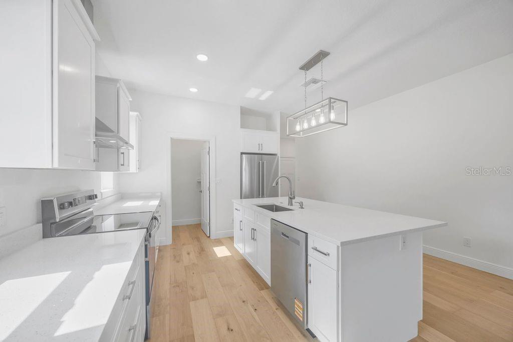 Image 6 of 57 For 1014 14th Avenue Nw