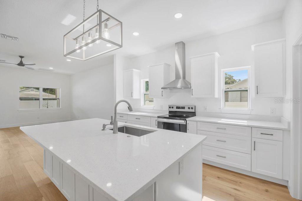 Image 7 of 57 For 1014 14th Avenue Nw