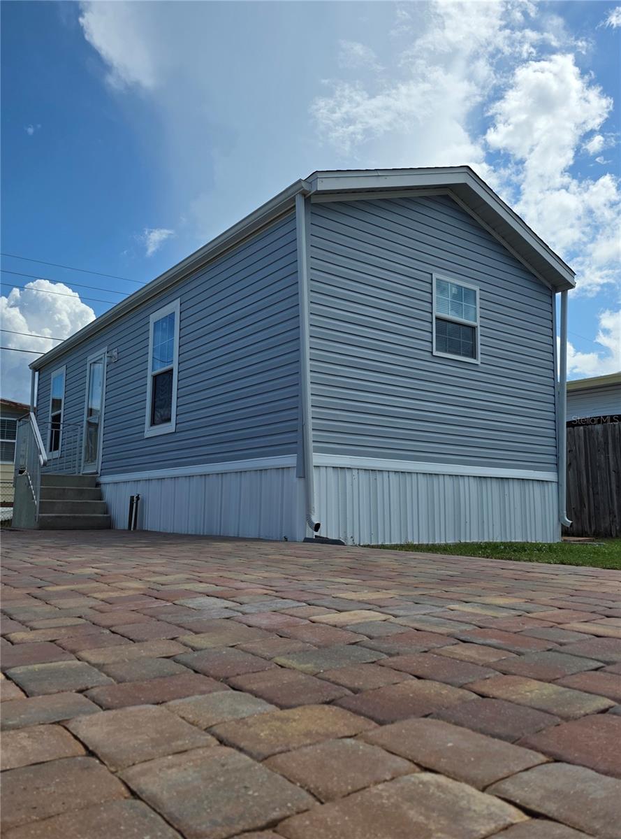 Image 2 of 34 For 1109 49th Avenue Drive W