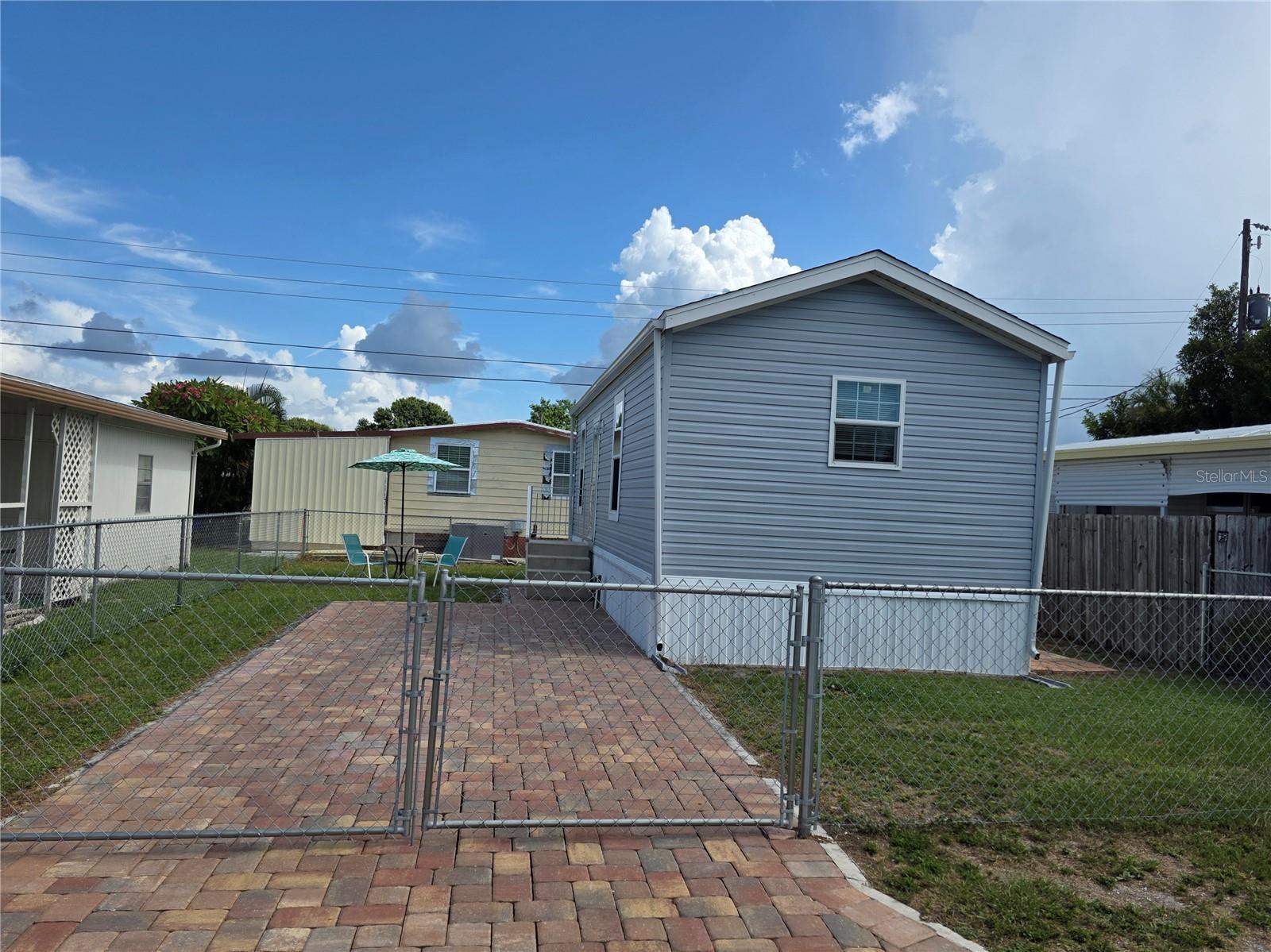 Image 3 of 34 For 1109 49th Avenue Drive W