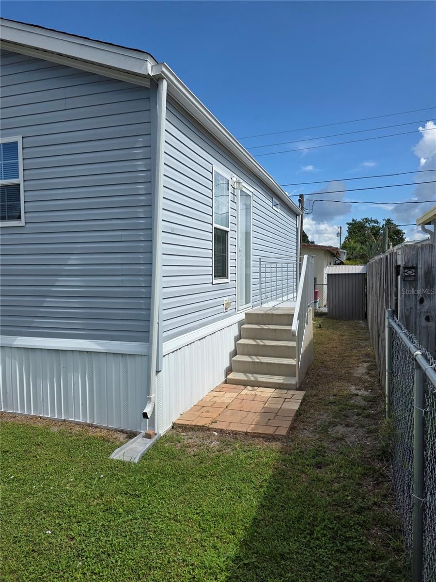 Image 4 of 34 For 1109 49th Avenue Drive W