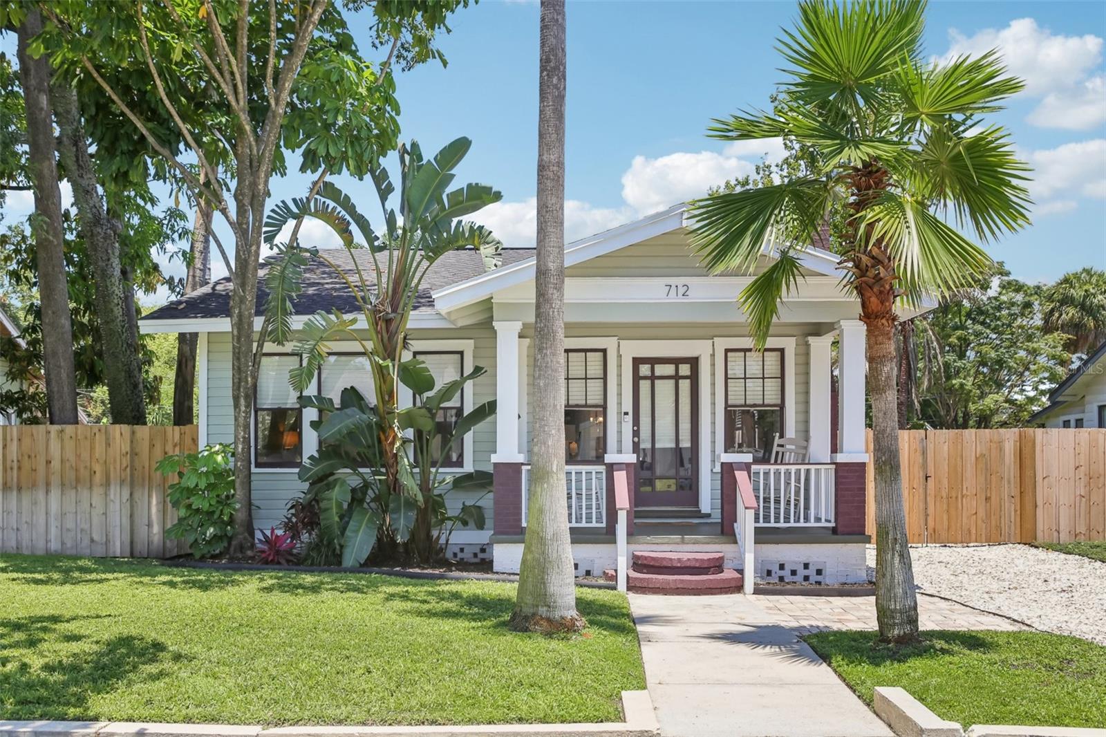 Image 2 of 40 For 712 Caracas Street