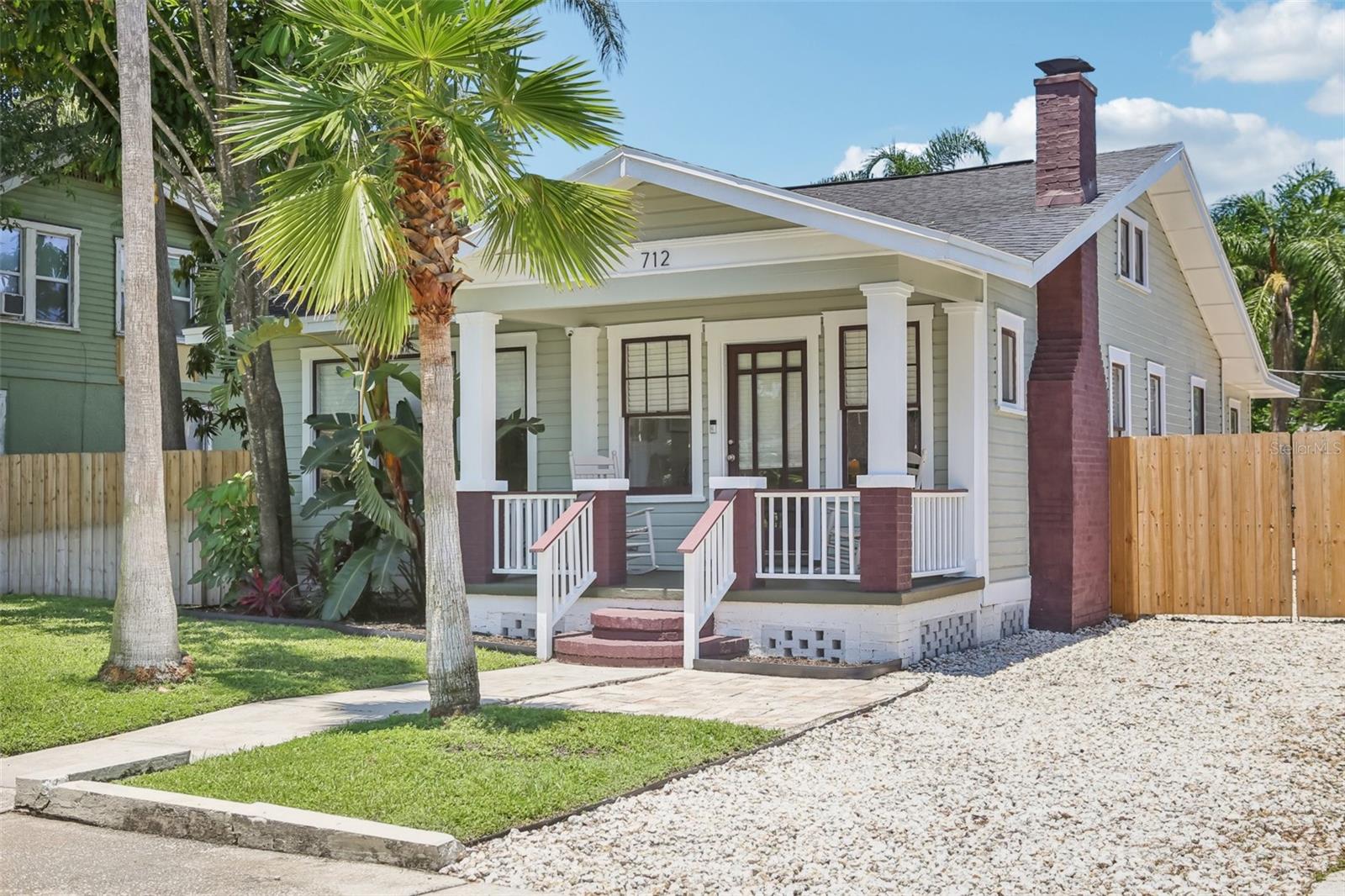 Image 3 of 40 For 712 Caracas Street