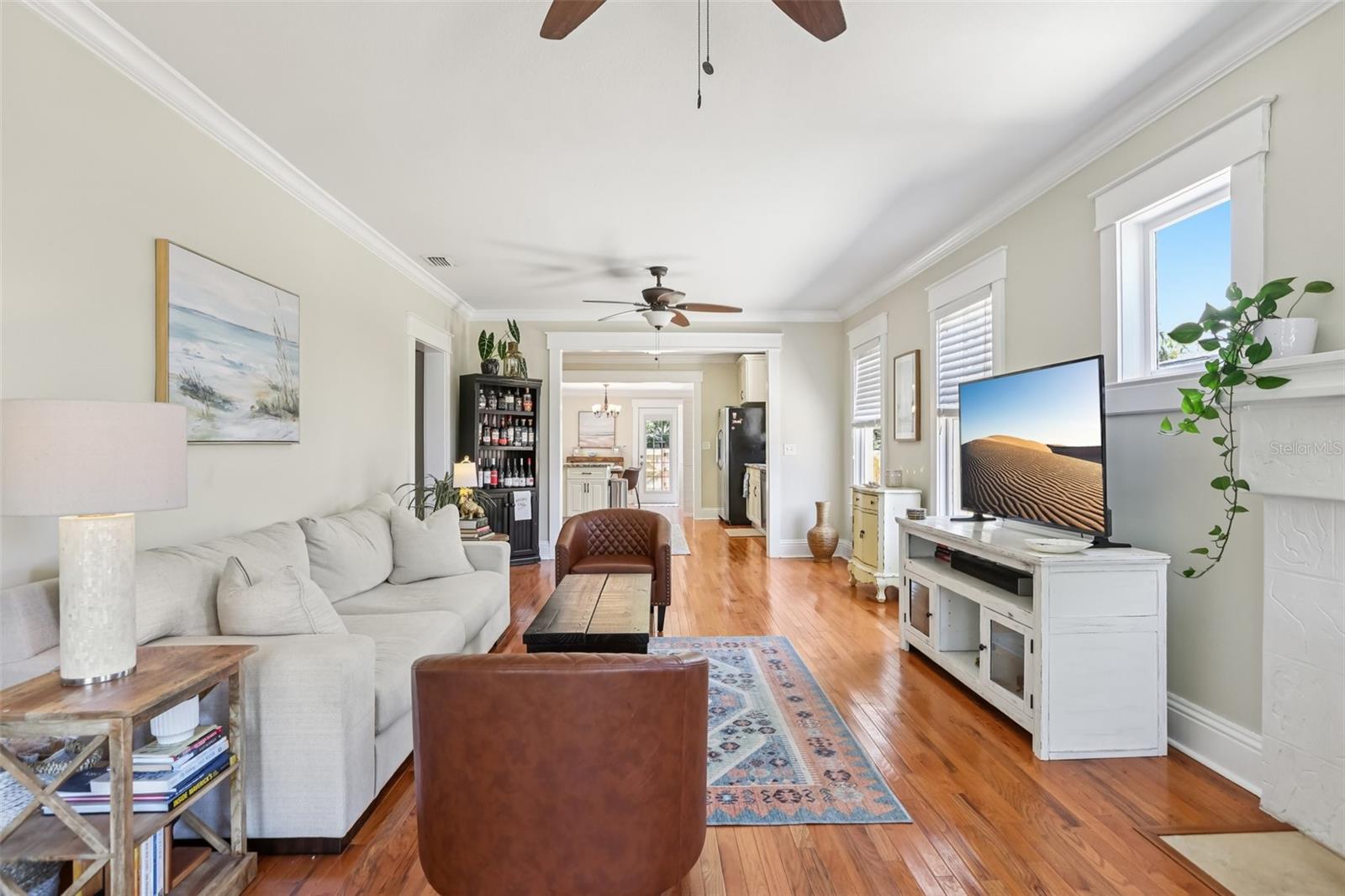 Image 6 of 40 For 712 Caracas Street