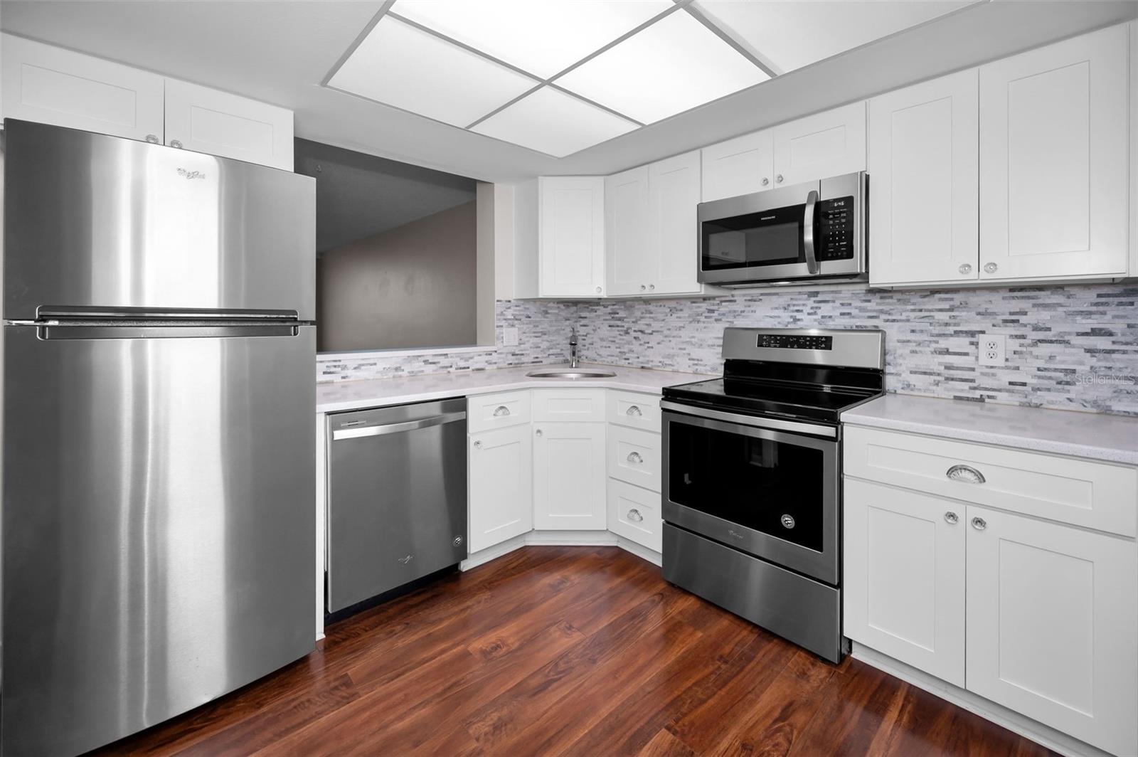 Image 33 of 96 For 2620 Cove Cay Drive 506