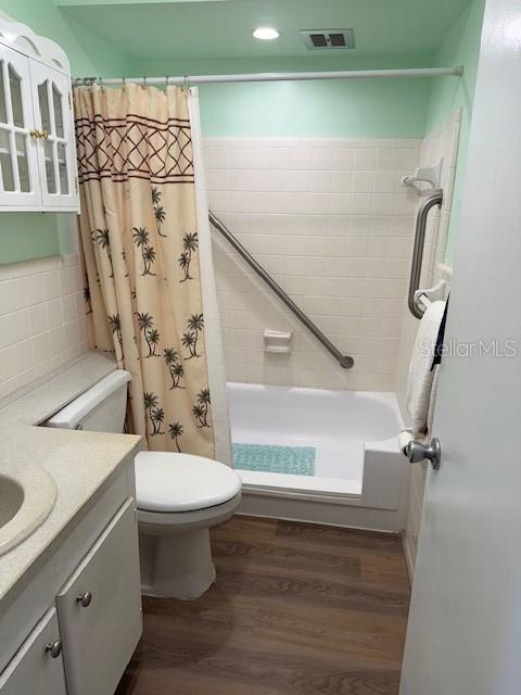 Image 12 of 15 For 11251 80th Avenue 309