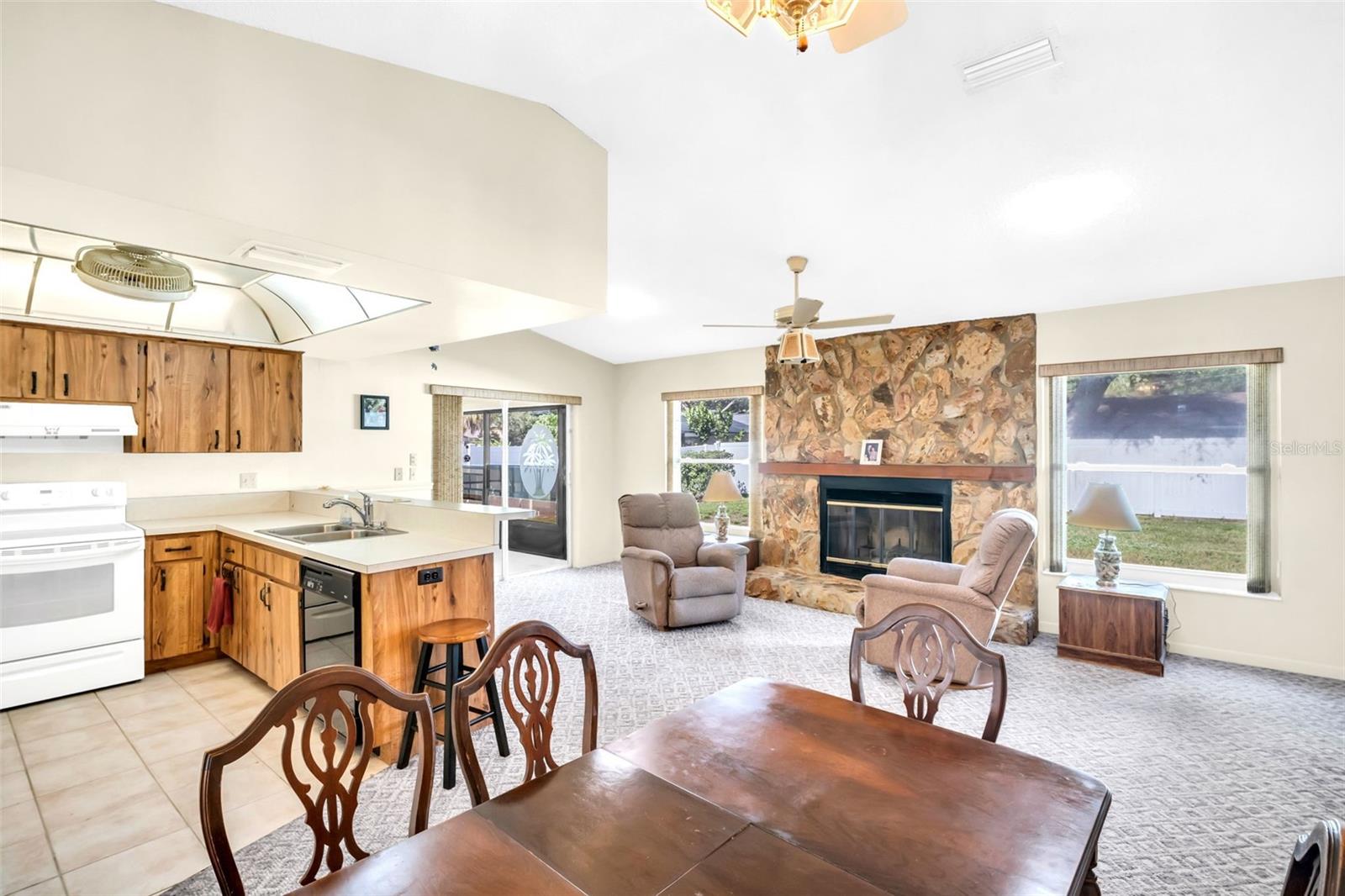 Listing photo id 11 for 346 Cherry Laurel Drive