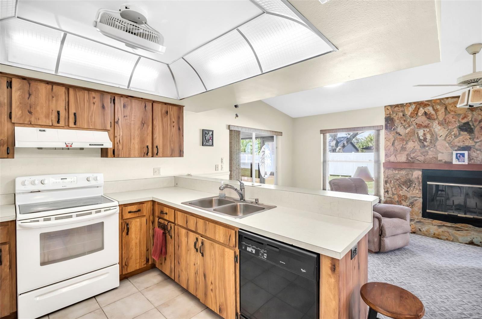 Listing photo id 12 for 346 Cherry Laurel Drive