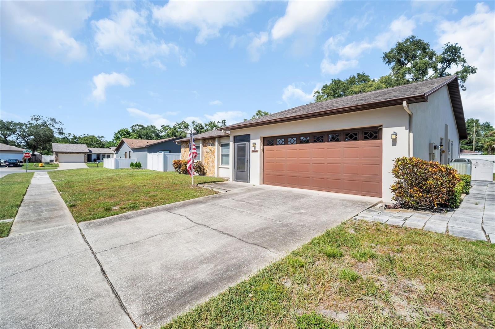 Listing photo id 0 for 346 Cherry Laurel Drive