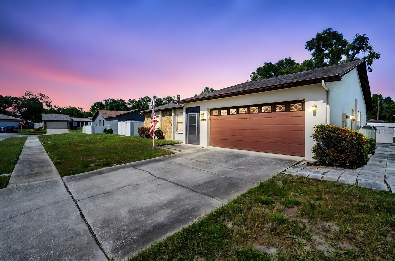 Listing photo id 2 for 346 Cherry Laurel Drive
