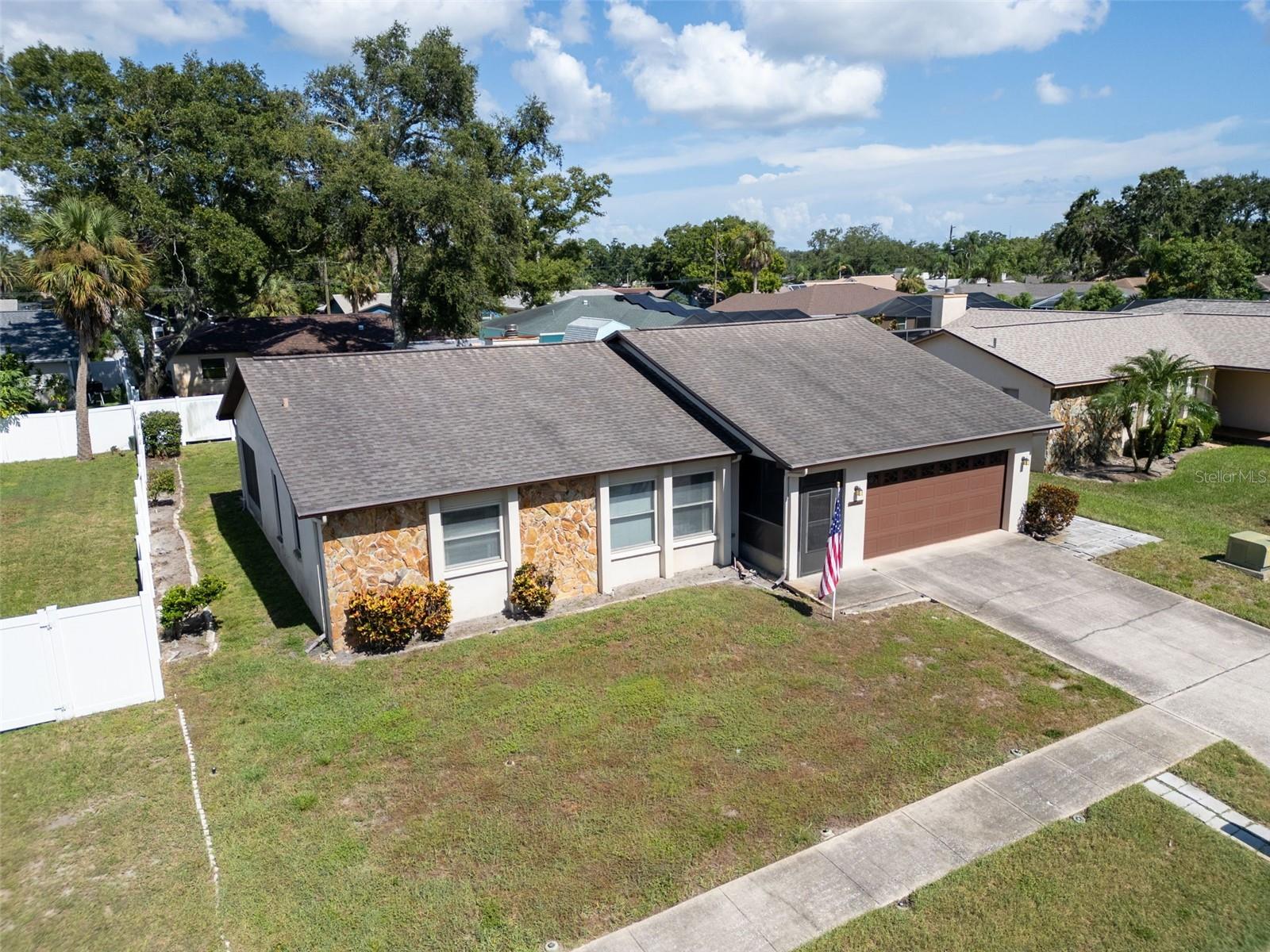 Listing photo id 3 for 346 Cherry Laurel Drive