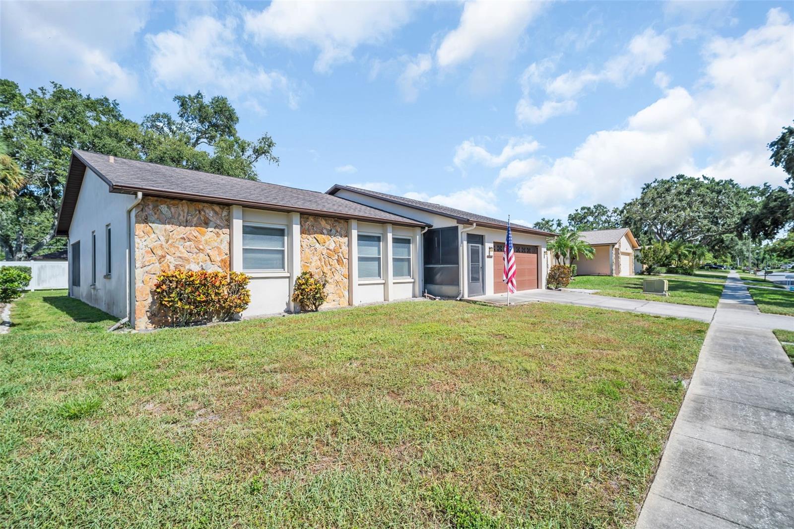 Listing photo id 5 for 346 Cherry Laurel Drive