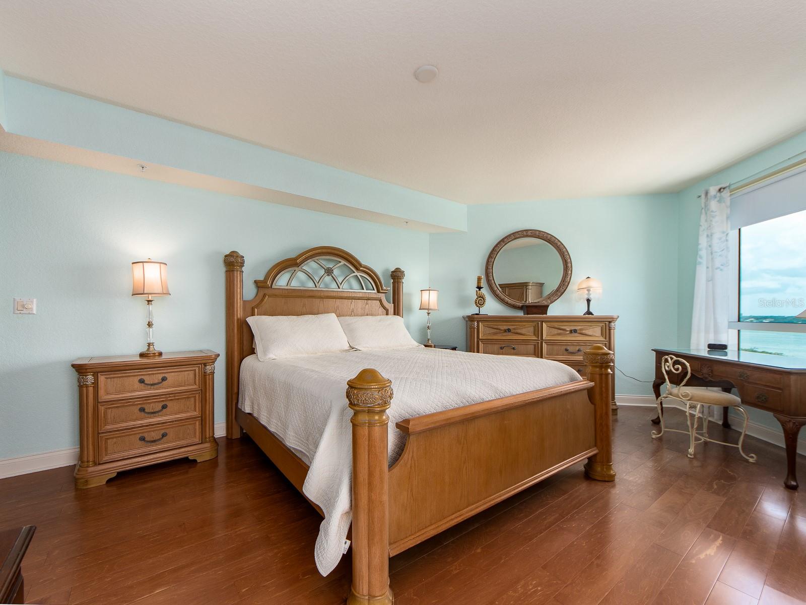 Image 21 of 66 For 1170 Gulf Boulevard 1006