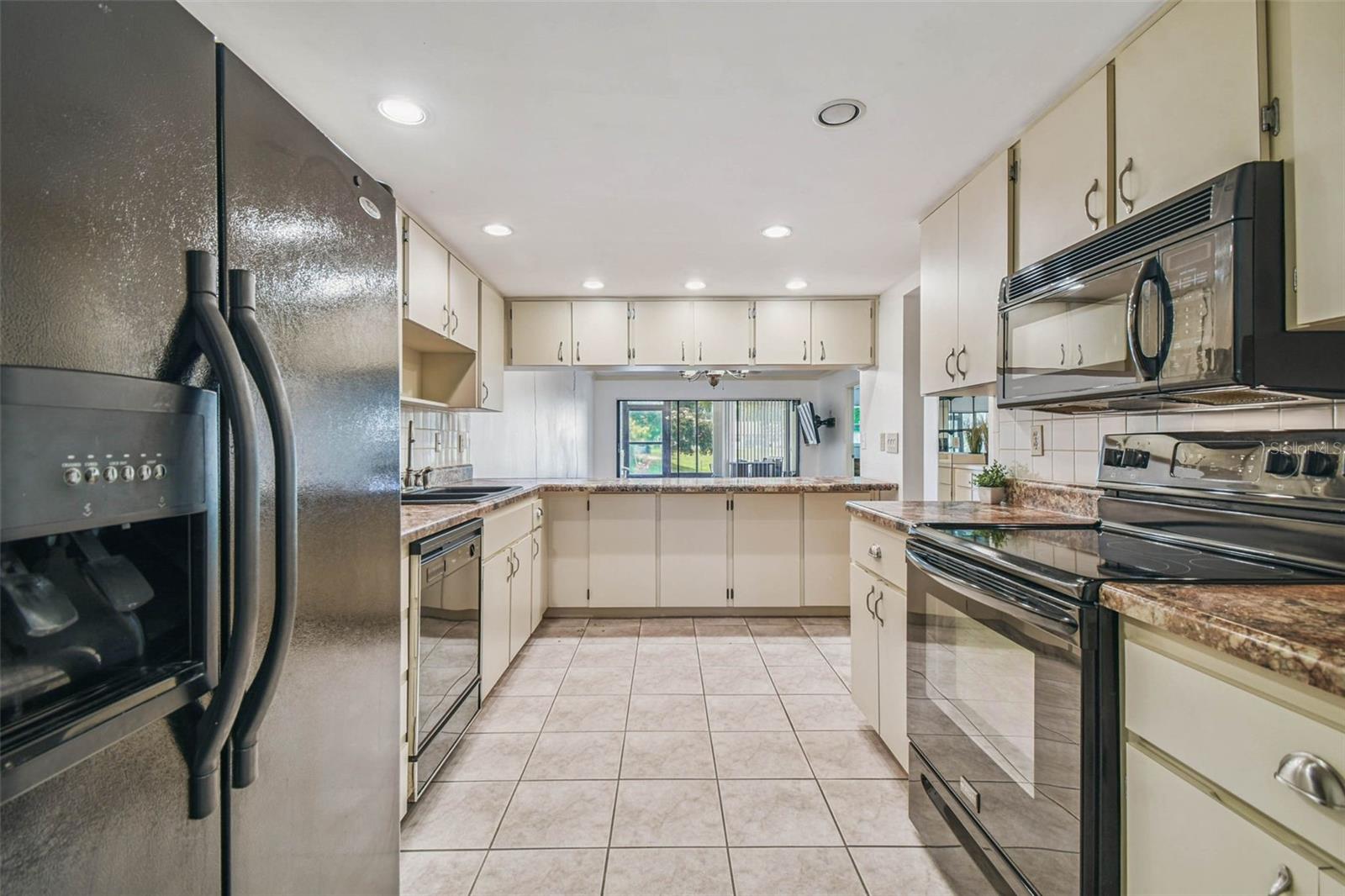 Image 16 of 69 For 7614 Radcliffe Circle B106