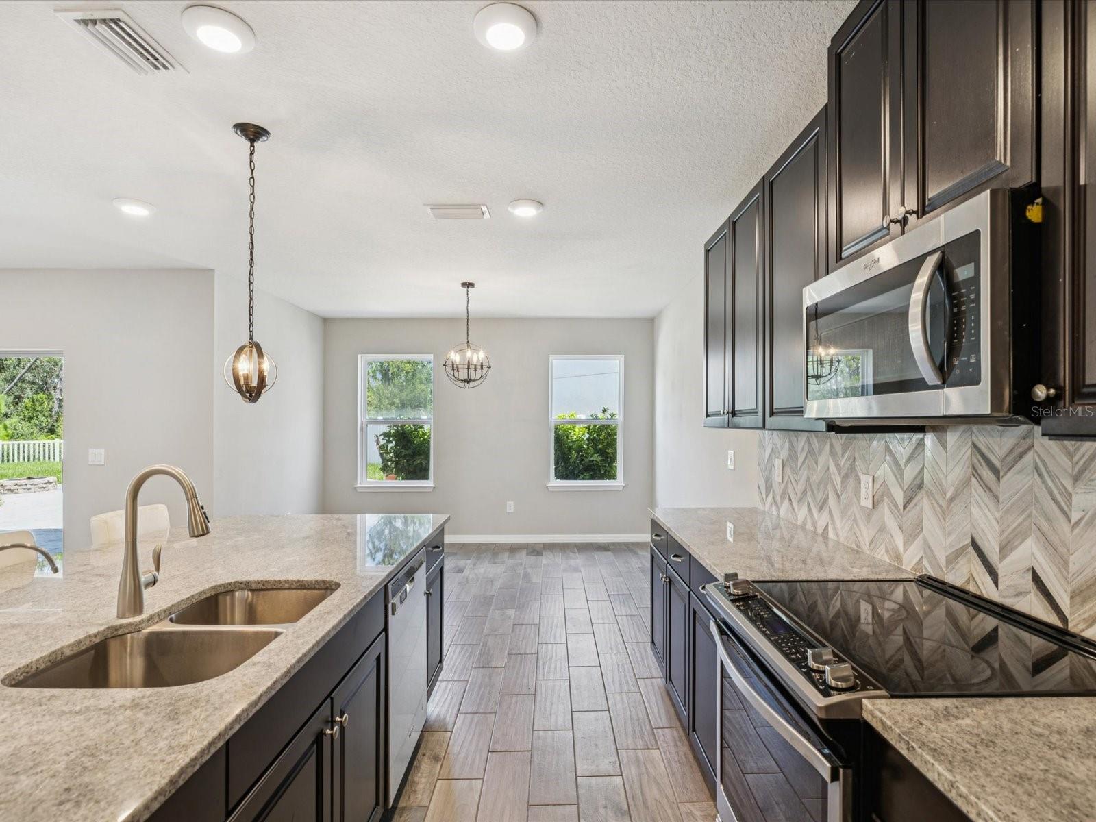 Listing photo id 10 for 5274 Turtle Bay Drive