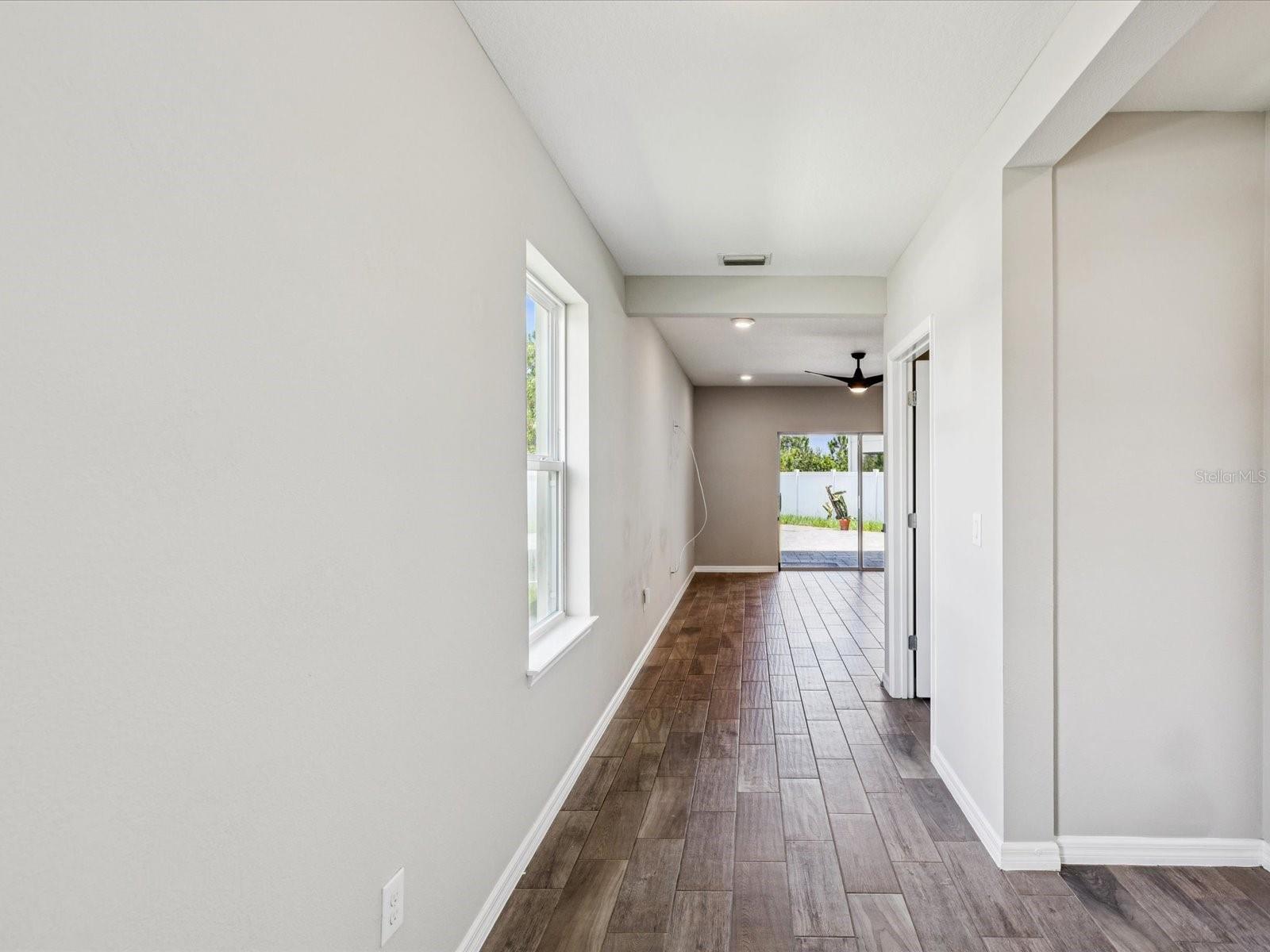Listing photo id 4 for 5274 Turtle Bay Drive