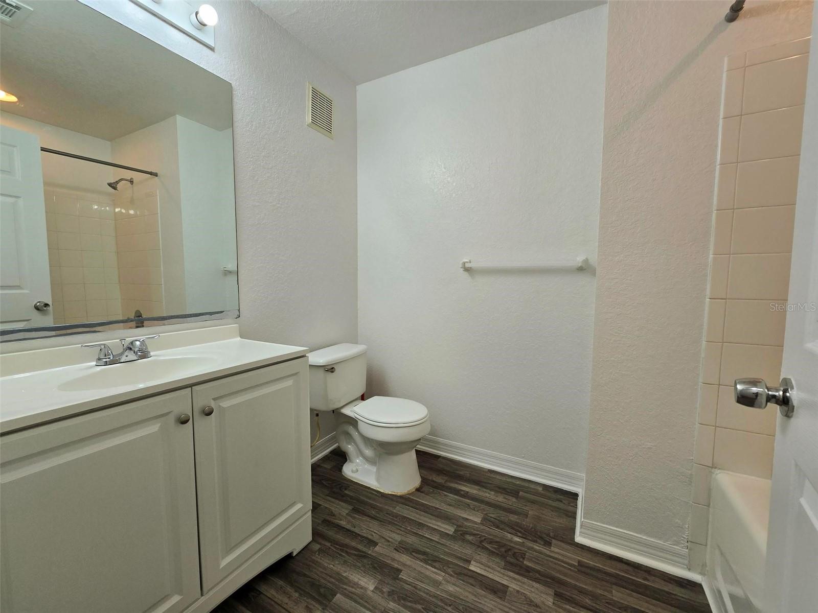 Image 14 of 17 For 18001 Richmond Place Drive 132