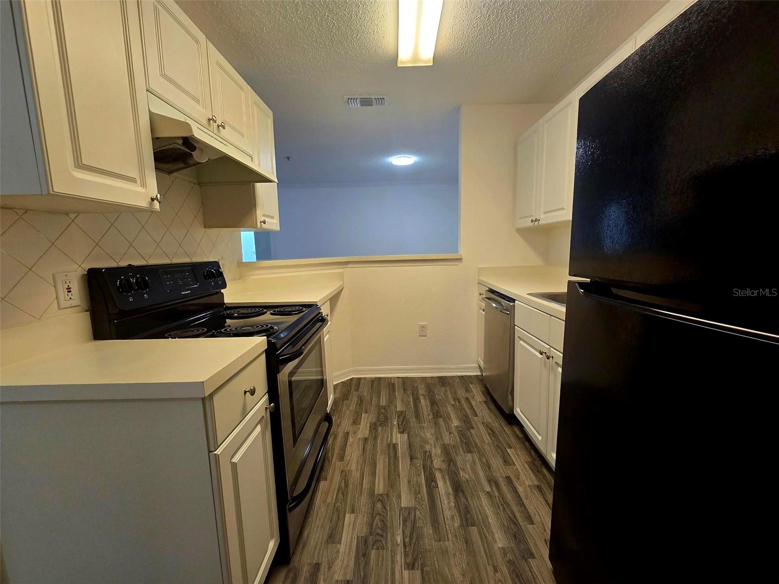 Image 3 of 17 For 18001 Richmond Place Drive 132