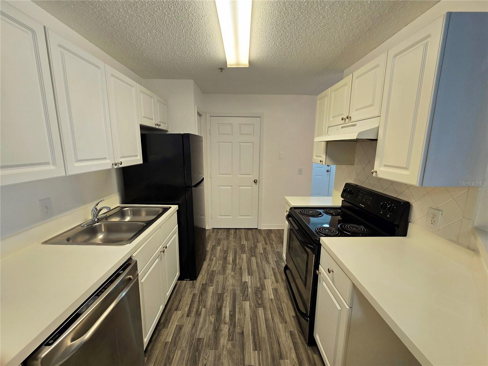 Image 6 of 17 For 18001 Richmond Place Drive 132