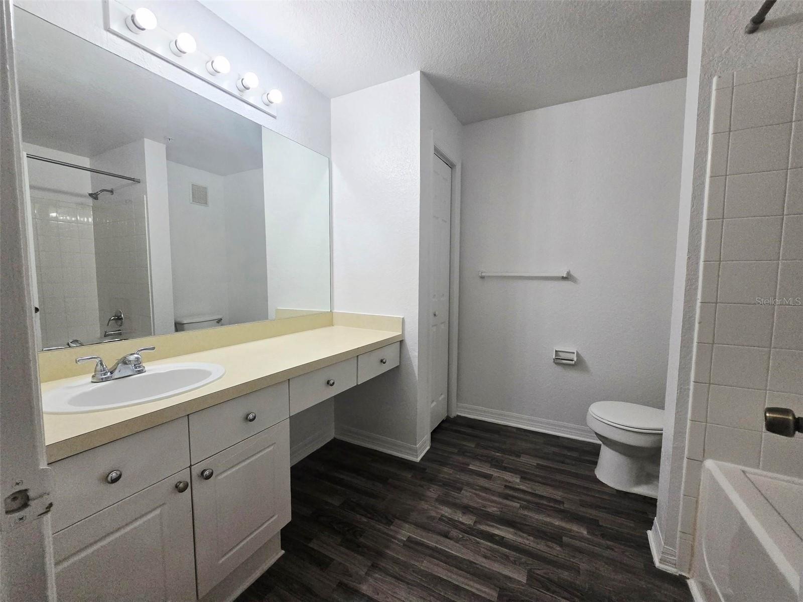 Image 9 of 17 For 18001 Richmond Place Drive 132