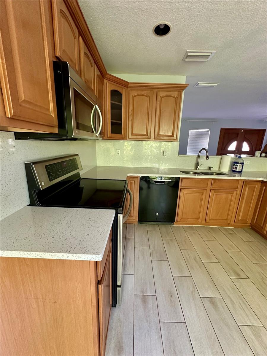 Image 3 of 21 For 7001 Baywood Court