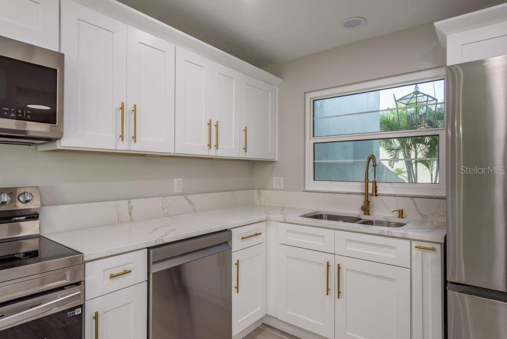 Image 18 of 71 For 2700 Bayshore Boulevard 505