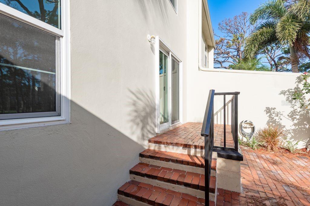 Image 36 of 71 For 2700 Bayshore Boulevard 505