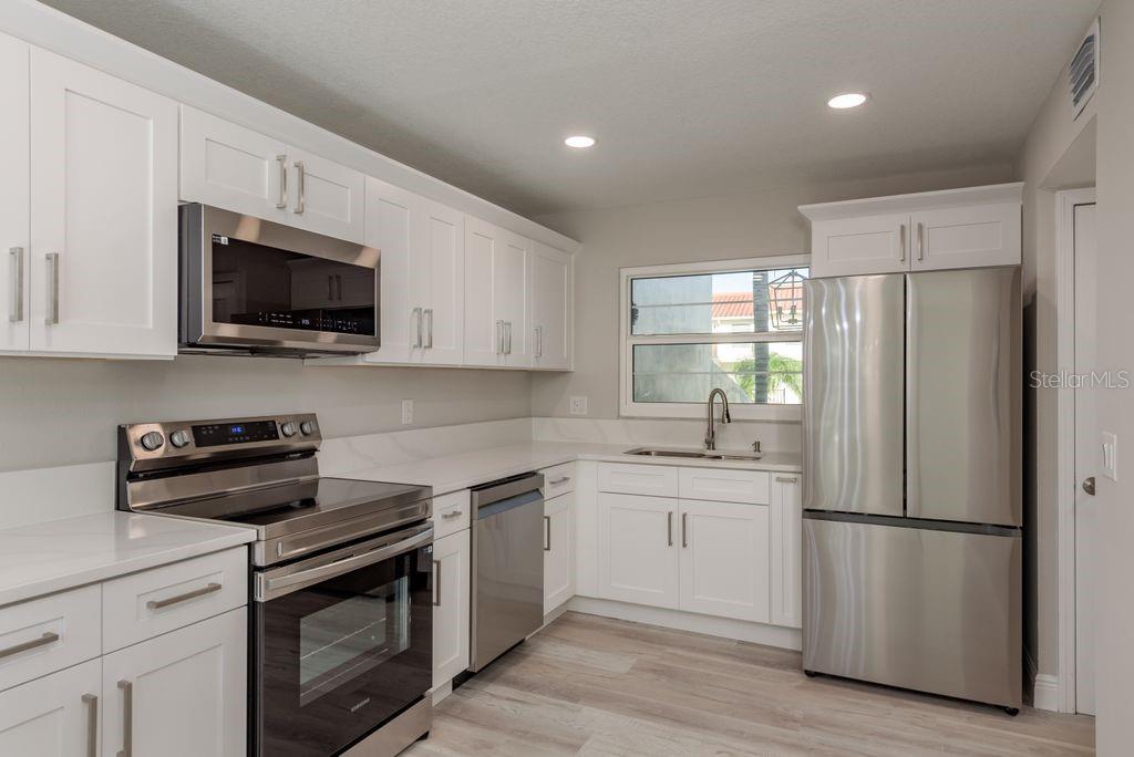 Image 21 of 64 For 2700 Bayshore Boulevard 531